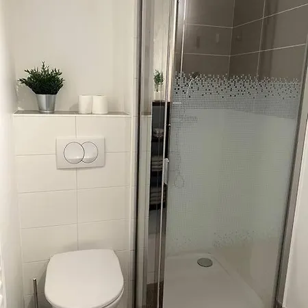 Tres Joli 2 Pieces Calme Ensoleille Avec Piscine Apartment Nice