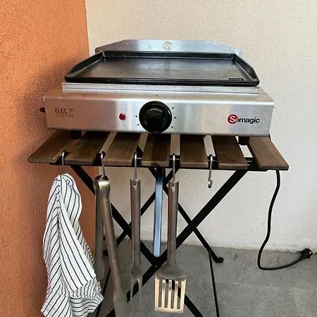 Tres Joli 2 Pieces Calme Ensoleille Avec Piscine
