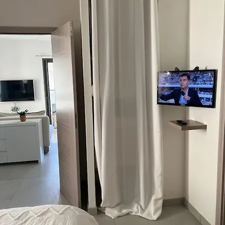 Appartement Tres Joli 2 Pieces Calme Ensoleille Avec Piscine *